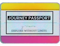 Diseño de Pasaporte Creativo creado por Yonathan Nuño,  en la parte superior tiene una franja amarilla, y en la inferior una franja rosa. La parte central tiene el texto pasaporte, una firma manuscrita que dice y-nuno y un texto que dice explora sin límites.